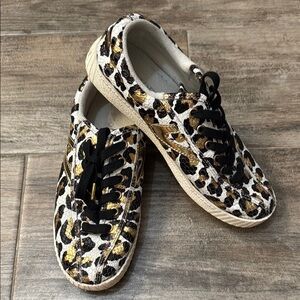 Tretorn Black and White Sneakers with Classic Design